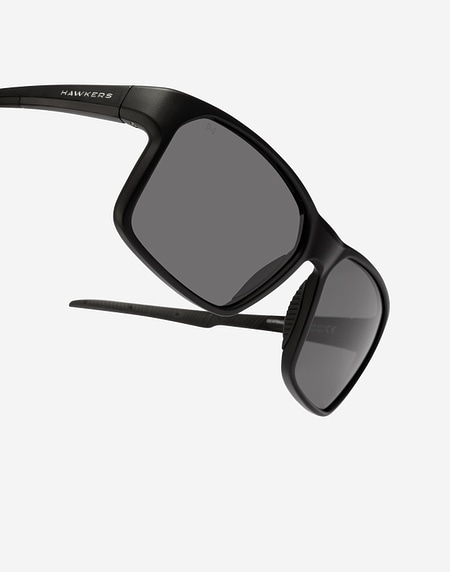 Gafas de sol Hawkers TRACK - POLARIZED BLACK DARK